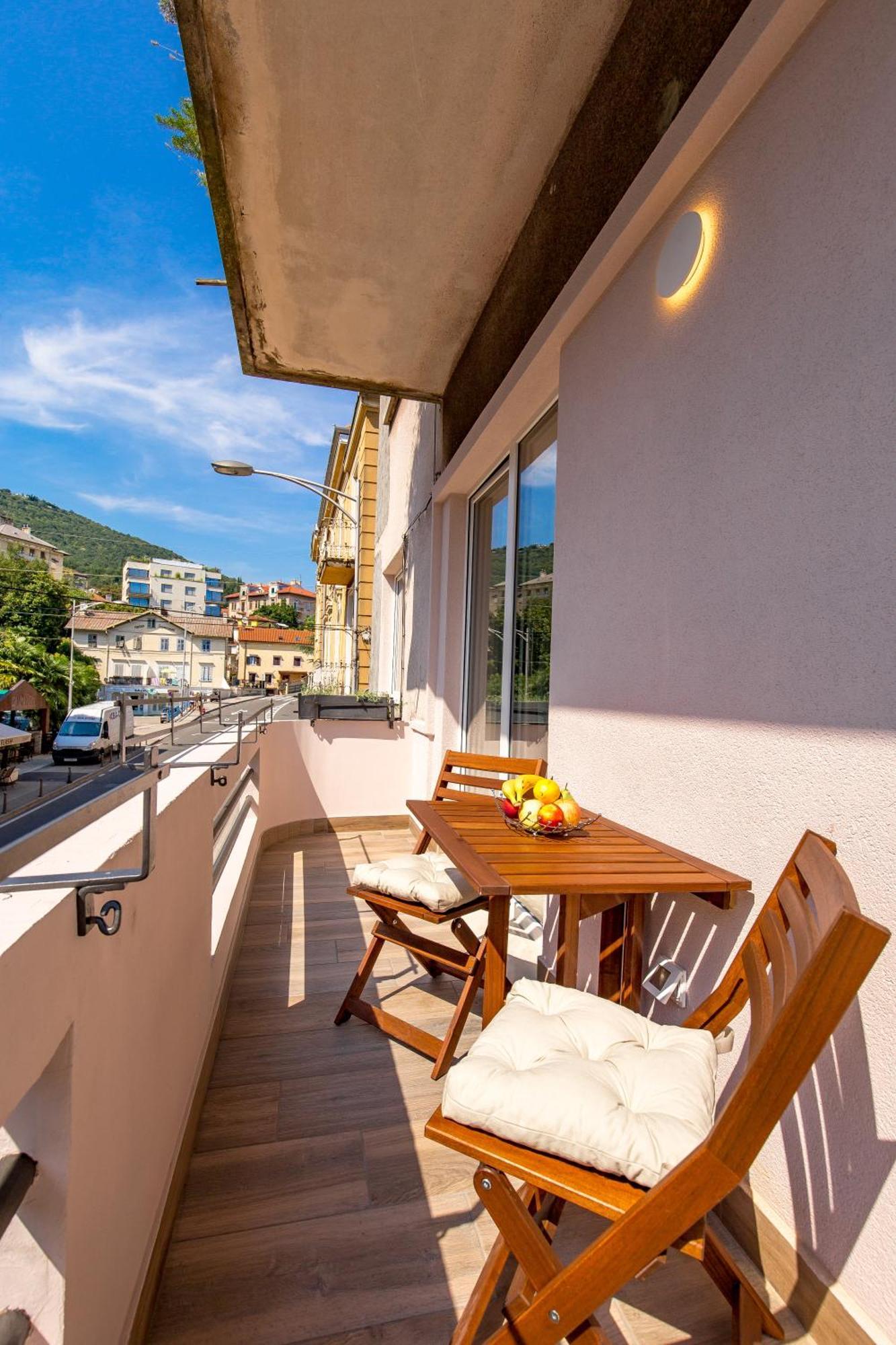 Apartments Liana Opatija Rom bilde